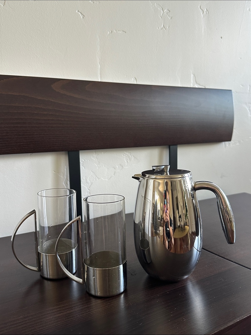 Bodum Stainless Steel French Coffee Press and Glass Mugs/ stainless steel holder